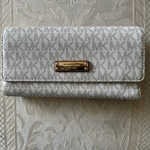 Michael Kors Large Tri-Fold Wallet,  NWOT, White/Gray Signature Logo